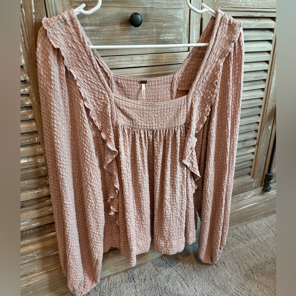 Free People Ruffled Peasant Top Peach Pink Long Sleeve (Size Small)